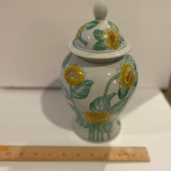 Vintage Other - Vintage ginger jar white yellow sunflowers with green stem gorgeous home decor